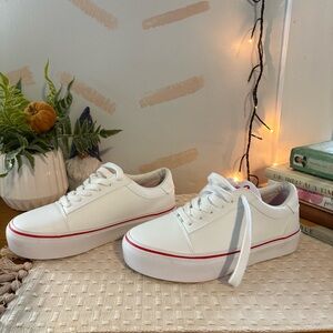 Airwalk Classic White Skate Sneakers Red Stripe – Men’s 6 / Women’s 7.5